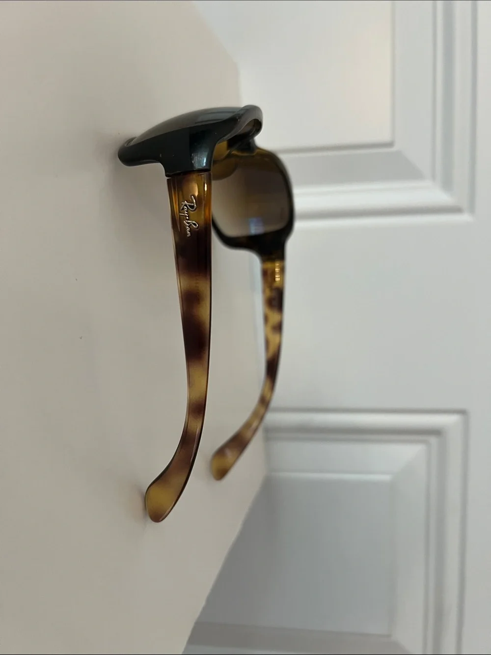 Vintage Y2K Ray-Ban Women's Tortoiseshell Brown Gradient Sunglasses